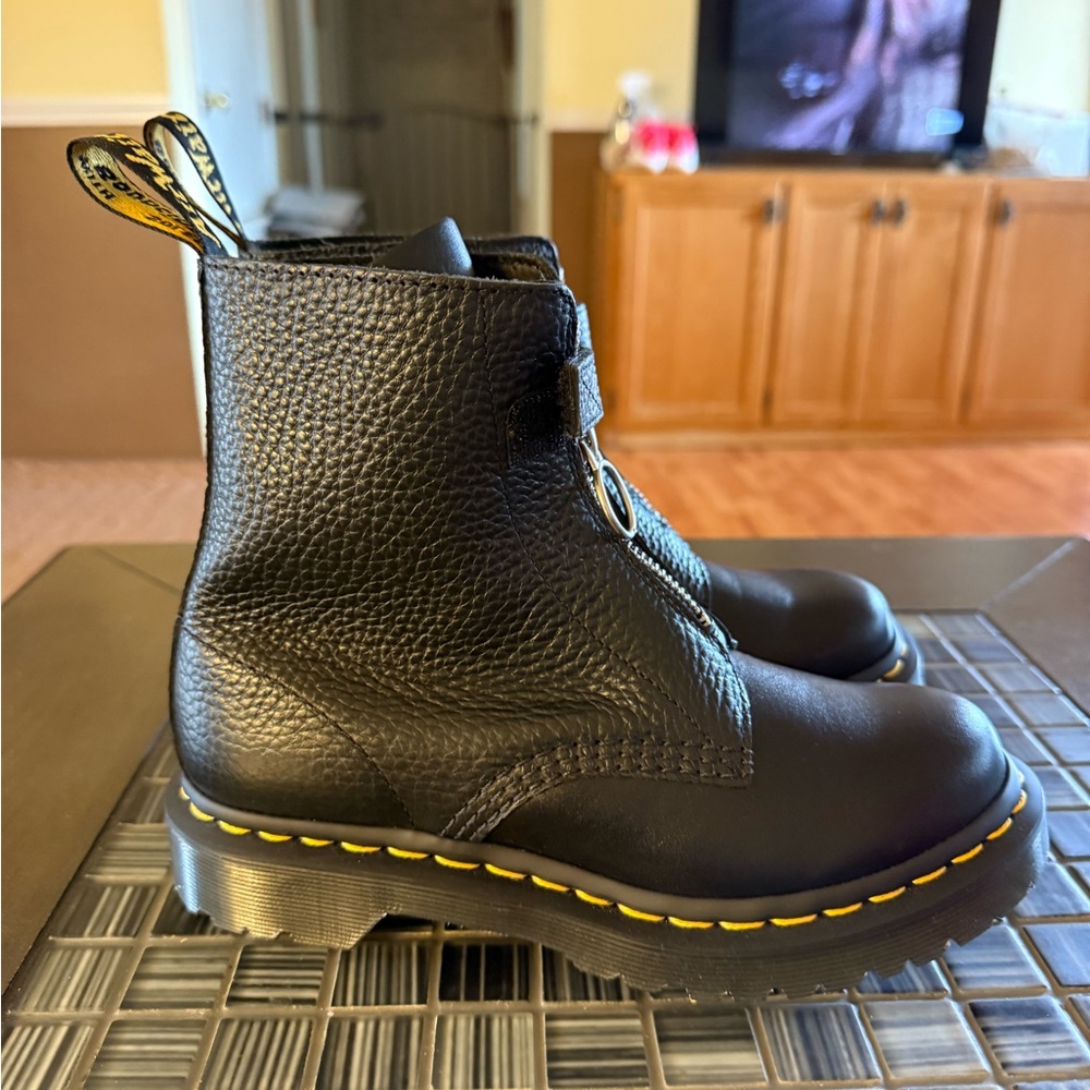 DR MARTENS AIRWAIT
Size 5 NEW - Picture 5 of 7